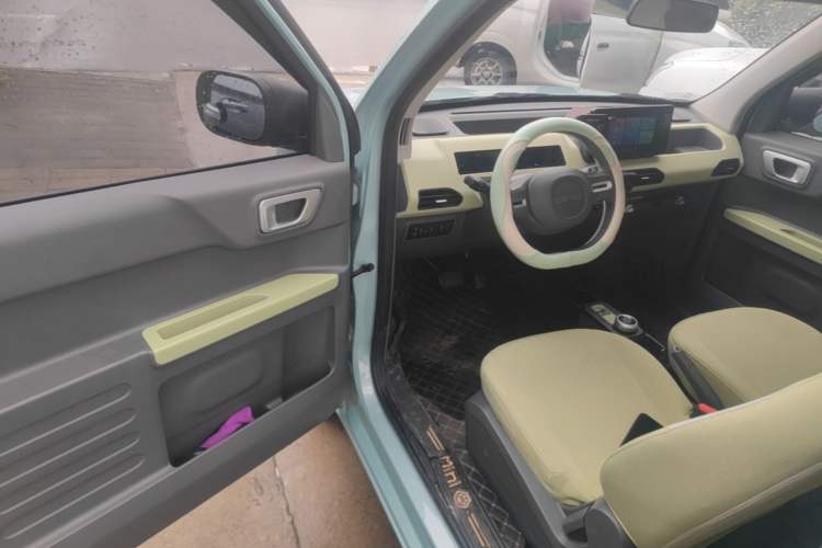 Used Geely Galaxy Panda 2023 Panda Mini 200km Endurance Bear Driver Seat
