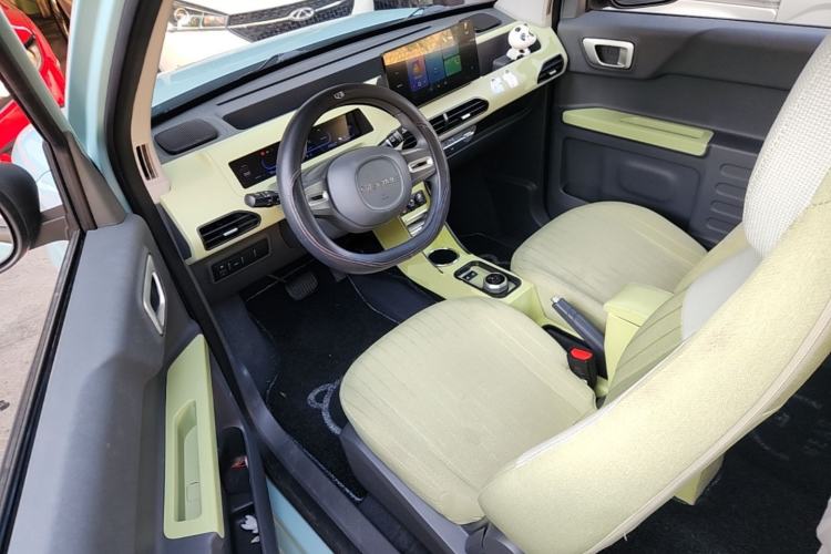Used Geely Galaxy Panda 2023 Panda Mini 200km Endurance Bear Driver Seat