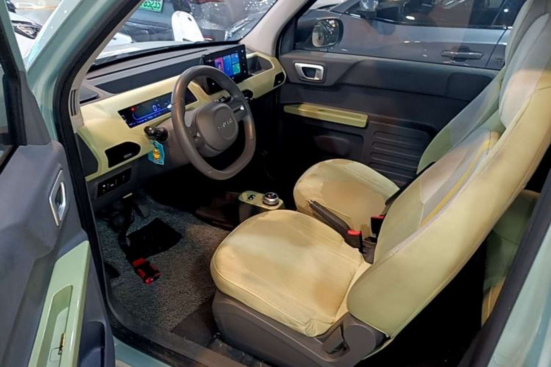 Used Geely Galaxy Panda 2023 Panda Mini 200km Endurance Bear Driver Seat