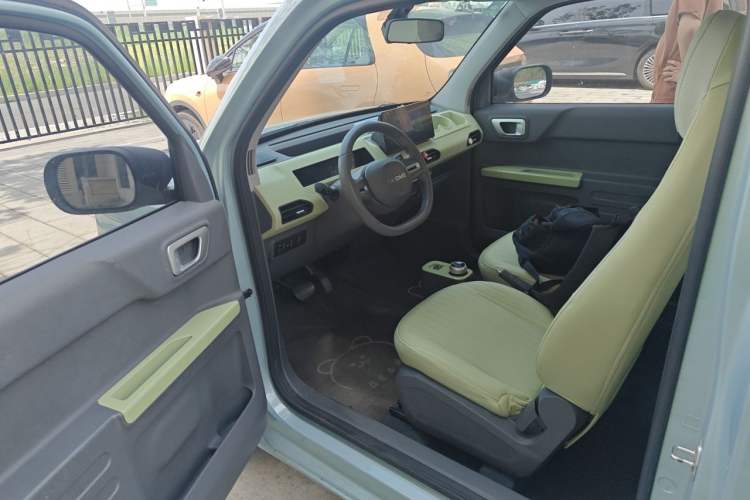 Used Geely Galaxy Panda 2023 Panda Mini 200km Endurance Bear Driver Seat