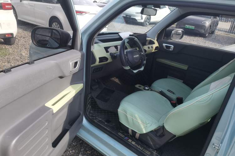 Used Geely Galaxy Panda 2023 Panda Mini 200km Endurance Bear Driver Seat