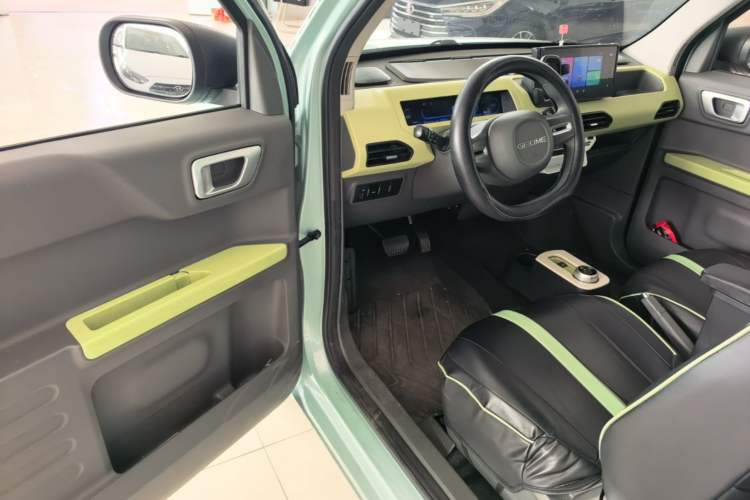 Used Geely Galaxy Panda 2023 Panda Mini 200km Endurance Bear Driver Seat