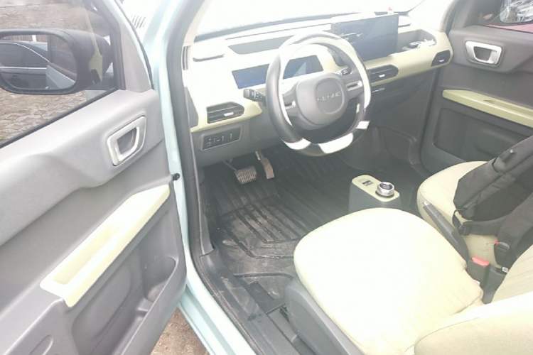 Used Geely Galaxy Panda 2023 Panda Mini 200km Endurance Bear Driver Seat