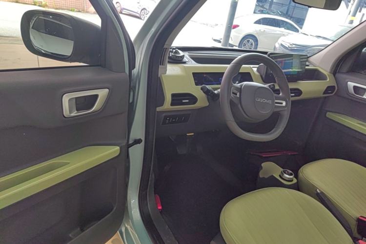 Used Geely Galaxy Panda 2023 Panda Mini 200km Endurance Bear Driver Seat