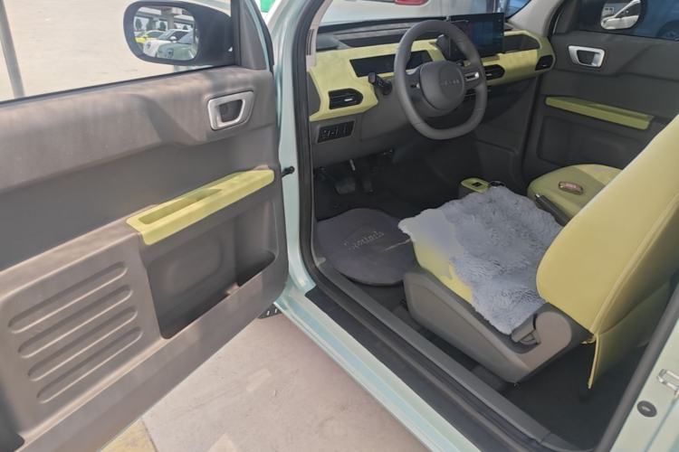Used Geely Galaxy Panda 2023 Panda Mini 200km Endurance Bear Driver Seat
