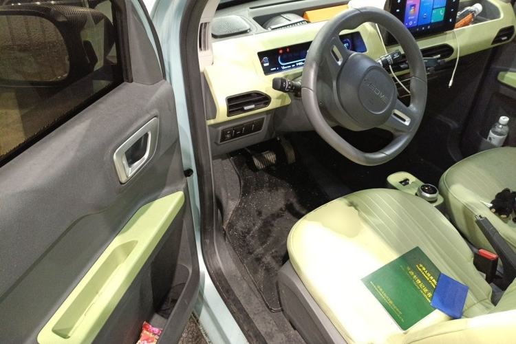 Used Geely Galaxy Panda 2023 Panda Mini 200km Endurance Bear Driver Seat