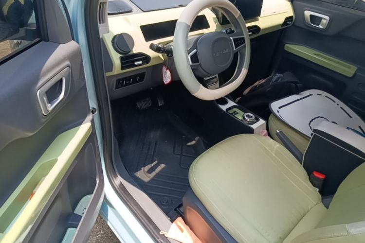 Used Geely Galaxy Panda 2023 Panda Mini 200km Endurance Bear Driver Seat