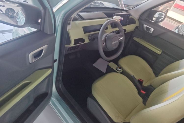 Used Geely Galaxy Panda 2023 Panda Mini 200km Endurance Bear Driver Seat
