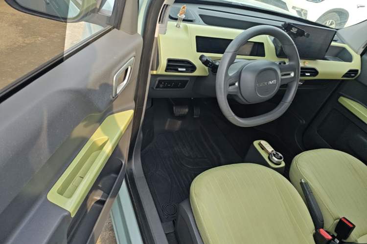 Used Geely Galaxy Panda 2023 Panda Mini 200km Endurance Bear Driver Seat