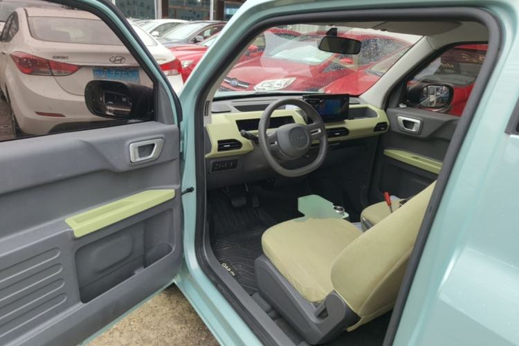 Used Geely Galaxy Panda 2023 Panda Mini 200km Endurance Bear Driver Seat