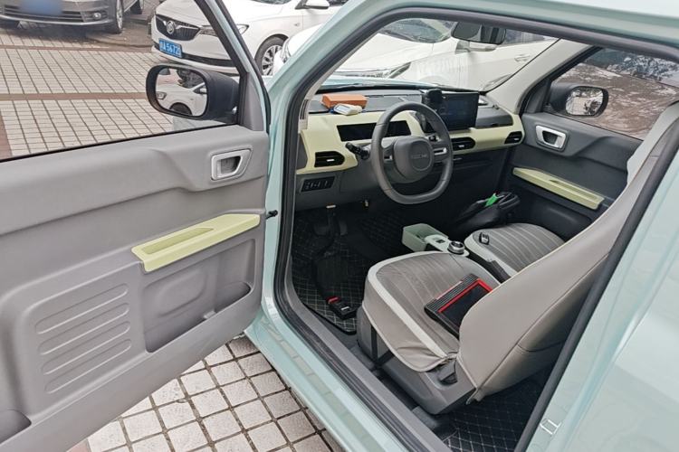 Used Geely Galaxy Panda 2023 Panda Mini 200km Endurance Bear Driver Seat