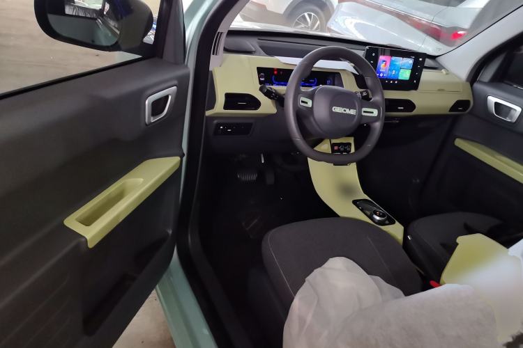 Used Geely Galaxy Panda 2023 Panda Mini 200km Endurance Bear Driver Seat