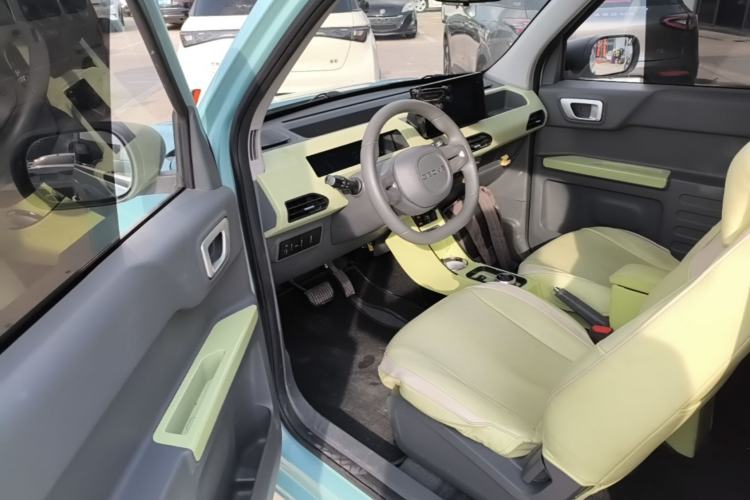 Used Geely Galaxy Panda 2023 Panda Mini 200km Endurance Bear Driver Seat