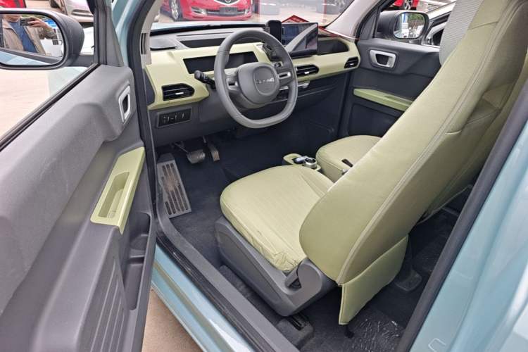 Used Geely Galaxy Panda 2023 Panda Mini 200km Endurance Bear Driver Seat