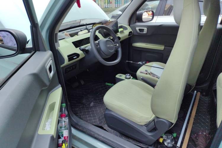 Used Geely Galaxy Panda 2023 Panda Mini 200km Endurance Bear Driver Seat