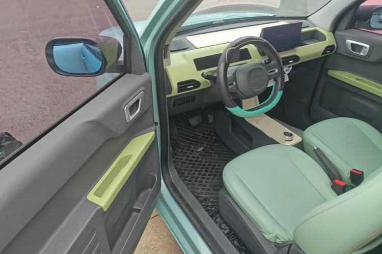 Used Geely Galaxy Panda 2023 Panda Mini 200km Endurance Bear Driver Seat