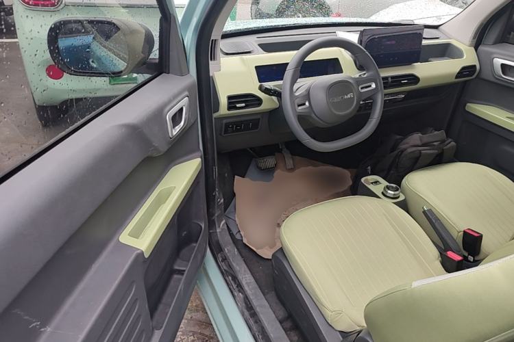 Used Geely Galaxy Panda 2023 Panda Mini 200km Endurance Bear Driver Seat