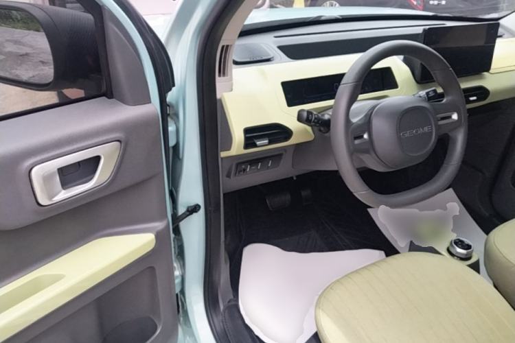 Used Geely Galaxy Panda 2023 Panda Mini 200km Endurance Bear Driver Seat