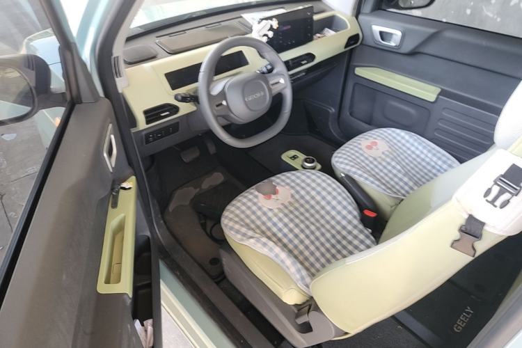 Used Geely Galaxy Panda 2023 Panda Mini 200km Endurance Bear Driver Seat