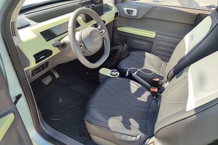Used Geely Galaxy Panda 2023 Panda Mini 200km Endurance Bear Driver Seat