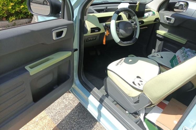 Used Geely Galaxy Panda 2023 Panda Mini 200km Endurance Bear Driver Seat