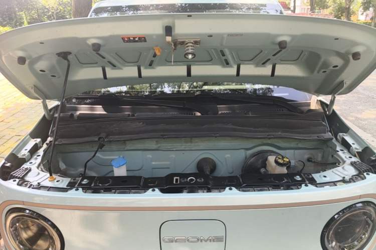 Used Geely Galaxy Panda 2023 Panda Mini 200km Endurance Bear Engine Bay