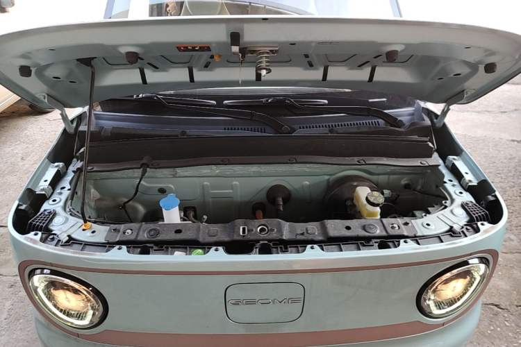 Used Geely Galaxy Panda 2023 Panda Mini 200km Endurance Bear Engine Bay