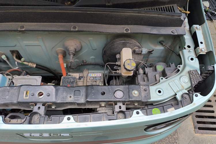 Used Geely Galaxy Panda 2023 Panda Mini 200km Endurance Bear Engine Bay Left
