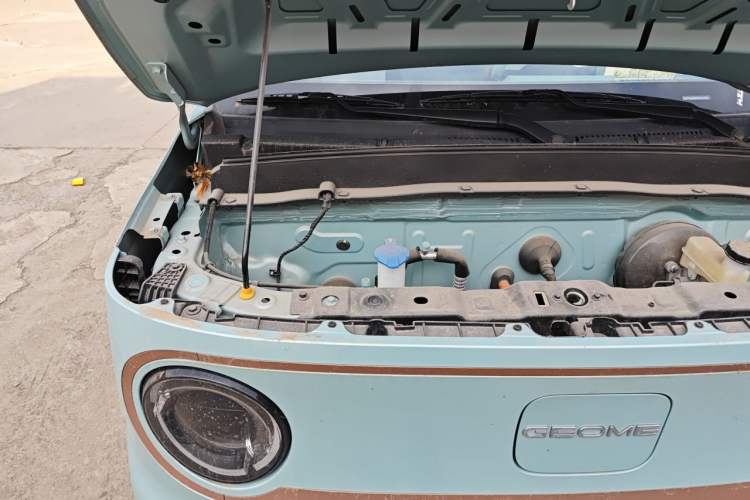 Used Geely Galaxy Panda 2023 Panda Mini 200km Endurance Bear Engine Bay Right
