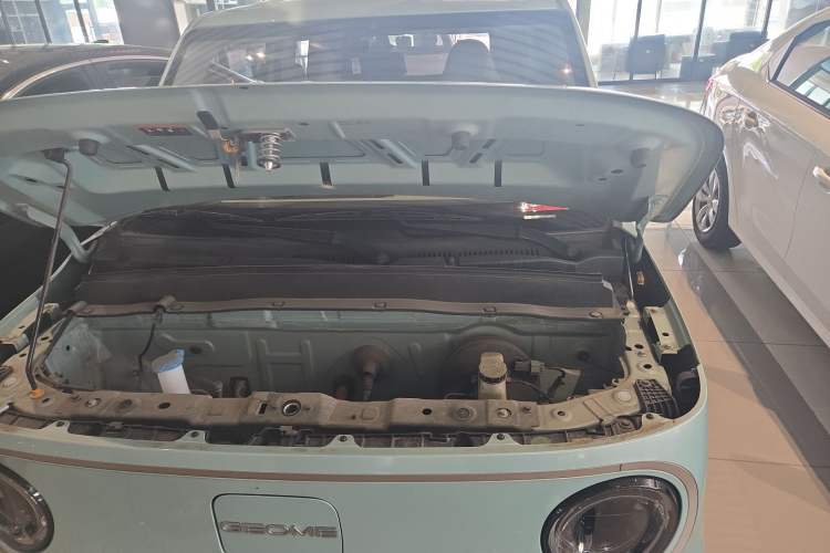 Used Geely Galaxy Panda 2023 Panda Mini 200km Endurance Bear Engine Bay