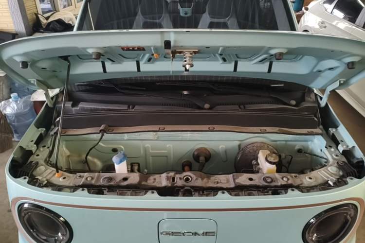 Used Geely Galaxy Panda 2023 Panda Mini 200km Endurance Bear Engine Bay