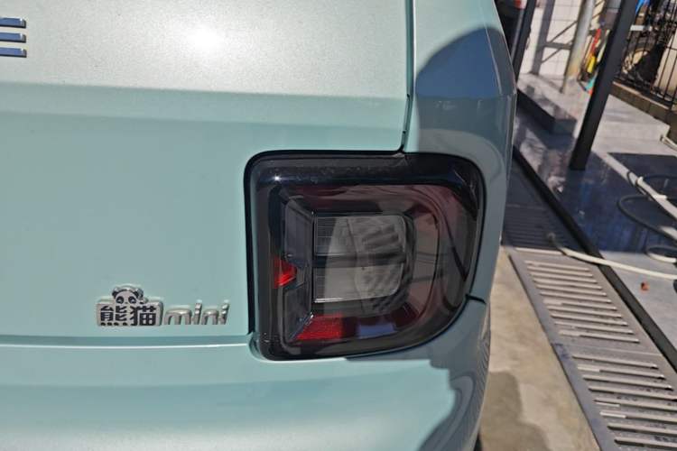 Used Geely Galaxy Panda 2023 Panda Mini 200km Endurance Bear Exterior 3