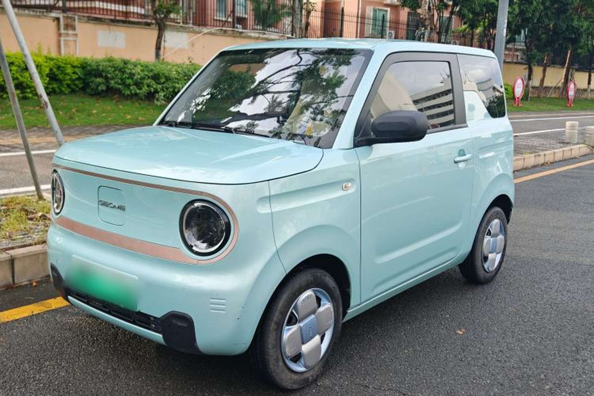 Used Geely Galaxy Panda 2023 Panda Mini 200km Endurance Bear Front Left 45 Deg