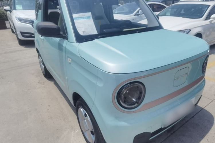 Used Geely Galaxy Panda 2023 Panda Mini 200km Endurance Bear Front Right 45 Deg