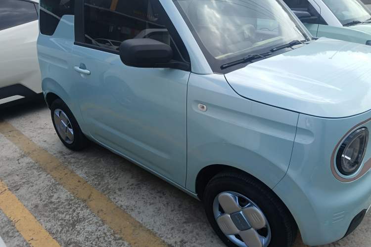 Used Geely Galaxy Panda 2023 Panda Mini 200km Endurance Bear Front Right 45 Deg