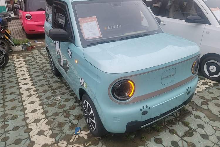 Used Geely Galaxy Panda 2023 Panda Mini 200km Endurance Bear Front Right 45 Deg