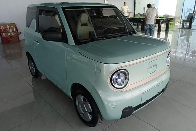 Used Geely Galaxy Panda 2023 Panda Mini 200km Endurance Bear Front Right 45 Deg
