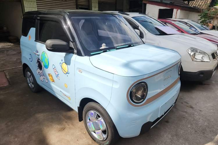Used Geely Galaxy Panda 2023 Panda Mini 200km Endurance Bear Front Right 45 Deg