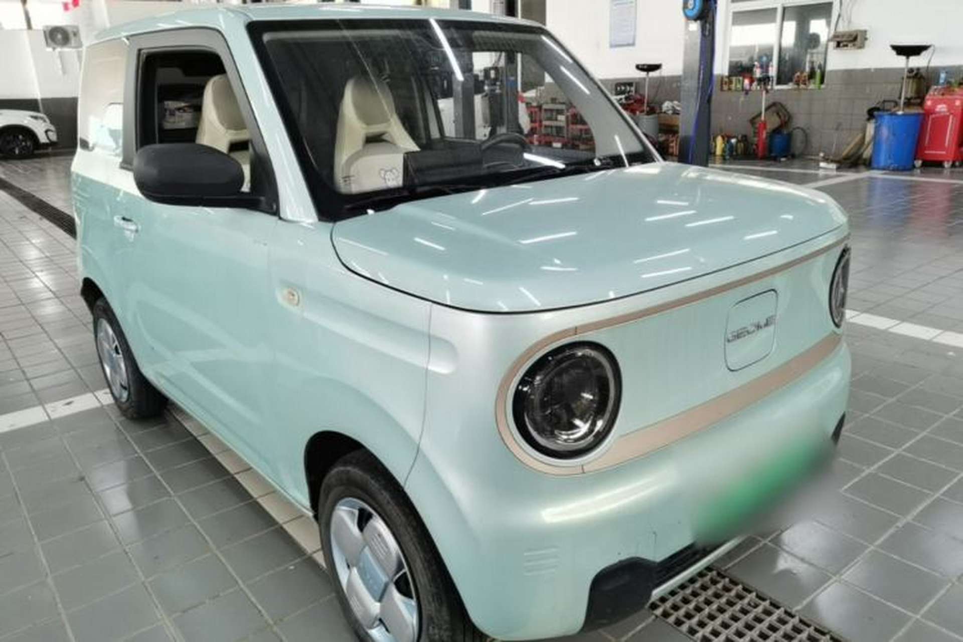 Used Geely Galaxy Panda 2023 Panda Mini 200km Endurance Bear Front Right 45 Deg