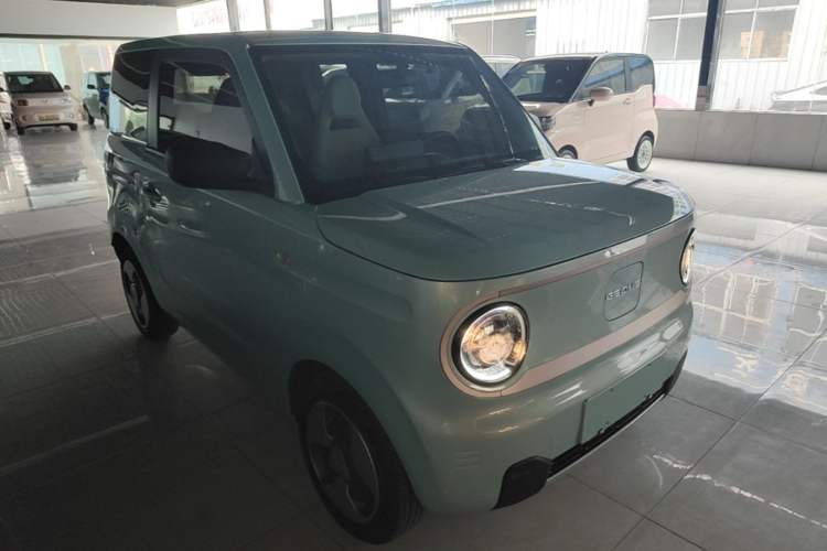 Used Geely Galaxy Panda 2023 Panda Mini 200km Dynamic Bear Front Right 45 Deg