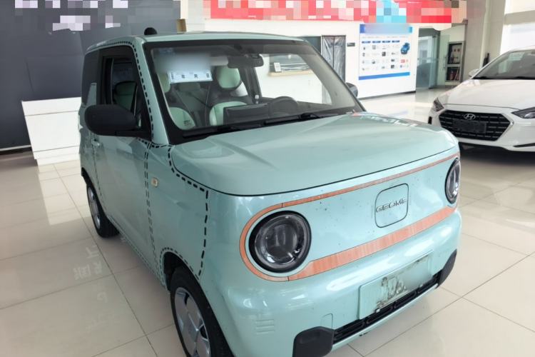 Used Geely Galaxy Panda 2023 Panda Mini 200km Endurance Bear Front Right 45 Deg