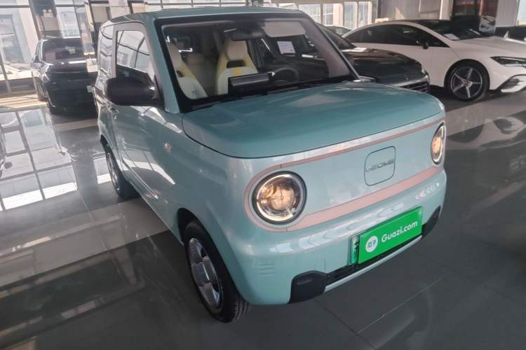 Used Geely Galaxy Panda 2023 Panda Mini 200km Endurance Bear Front Right 45 Deg