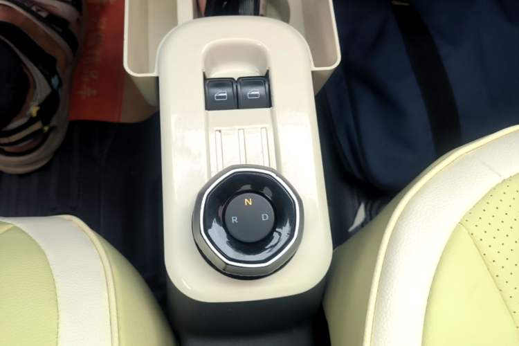 Used Geely Galaxy Panda 2023 Panda Mini 200km Dynamic Bear Gear Lever