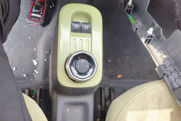 Used Geely Galaxy Panda 2023 Panda Mini 200km Endurance Bear Gear Lever