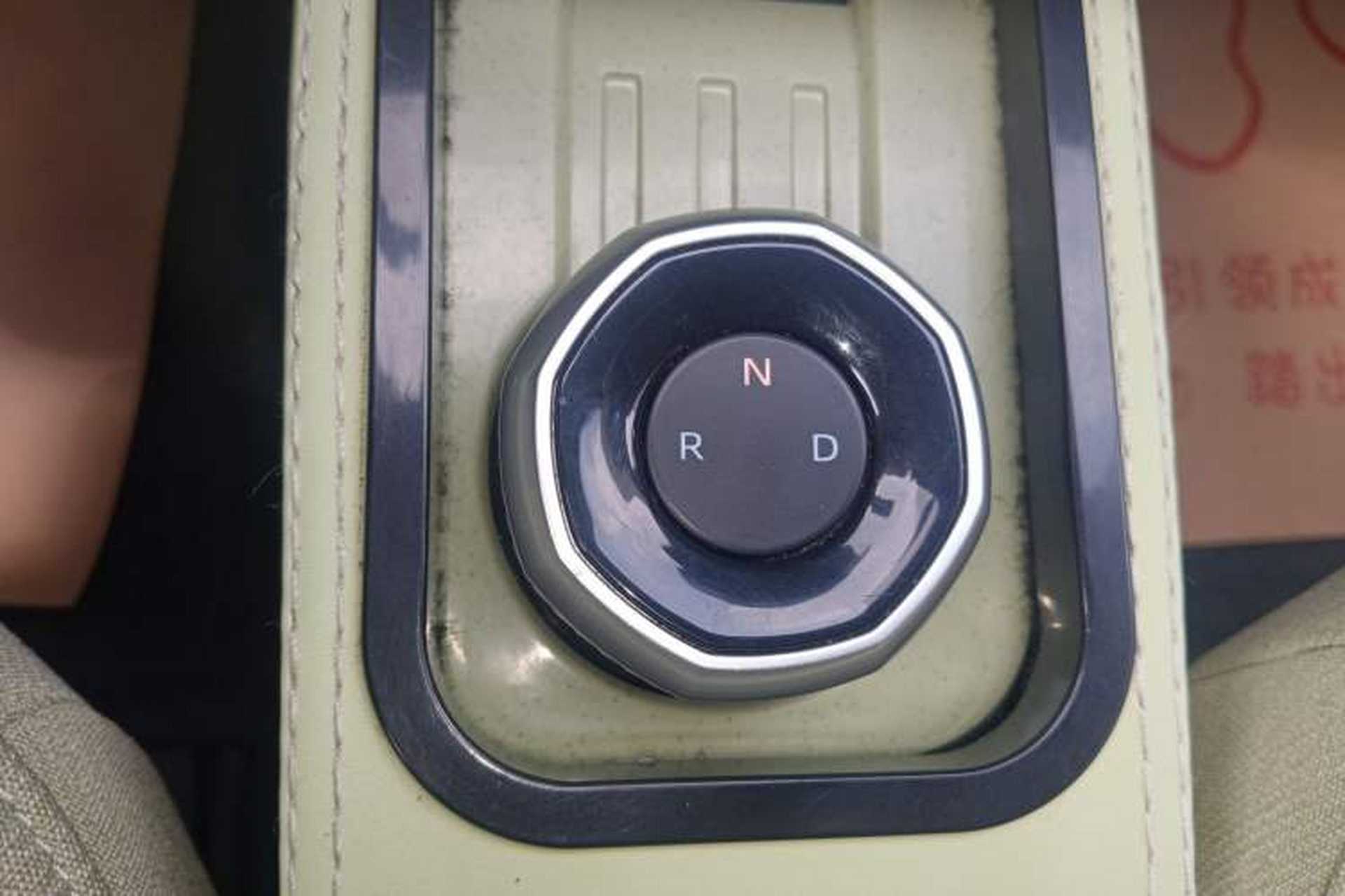 Used Geely Galaxy Panda 2023 Panda Mini 200km Endurance Bear Gear Lever