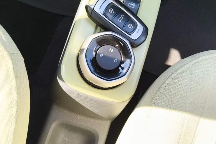 Used Geely Galaxy Panda 2023 Panda Mini 120km Cute Bear Gear Lever