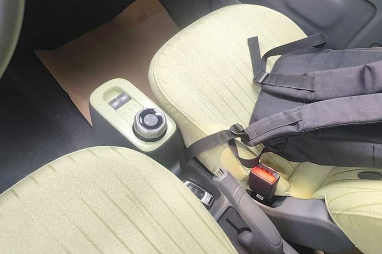 Used Geely Galaxy Panda 2023 Panda Mini 200km Endurance Bear Gear Lever