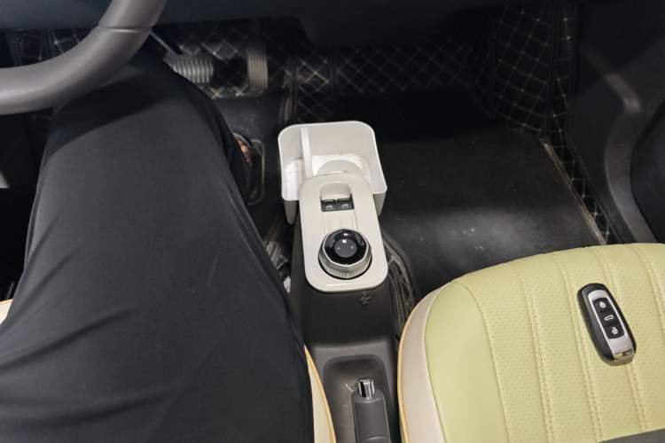Used Geely Galaxy Panda 2023 Panda Mini 120km Cute Bear Gear Lever