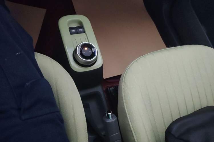 Used Geely Galaxy Panda 2023 Panda Mini 200km Endurance Bear Gear Lever