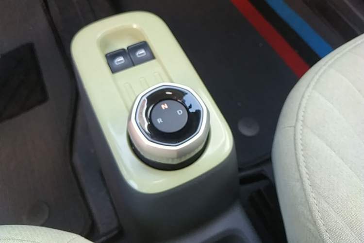 Used Geely Galaxy Panda 2023 Panda Mini 120km Cute Bear Gear Lever